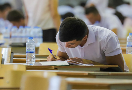 Rasman: Joriy yilda Yagona davlat imtihoni joriy etilmasligi ma’lum bo‘ldi