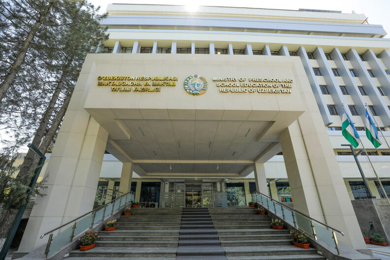 Maktabgacha va maktab ta’limi vazirligi xodimi ayolga jinsiy aloqa evaziga lavozim taklif qildi