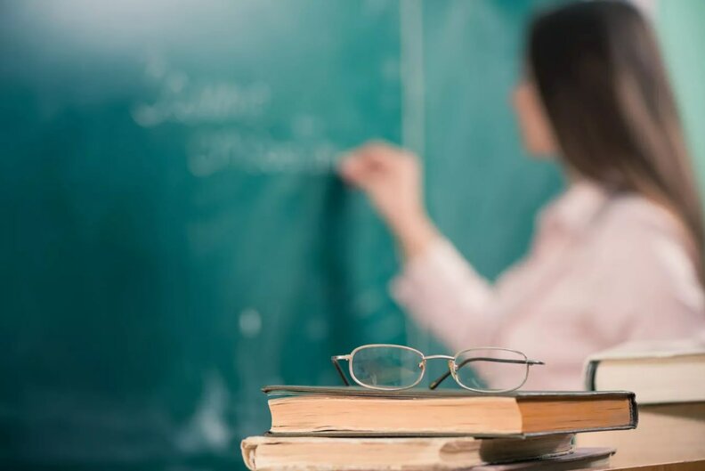 Tegishli ma’lumoti va kasb tayyorgarligi bo‘lmaganlarga pedagog sifatida ishlash taqiqlanadi