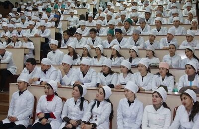 Tibbiyotda “5+1” tizimi joriy etiladi: bitiruvchilar bir yil to‘liq amaliyot o‘taydi