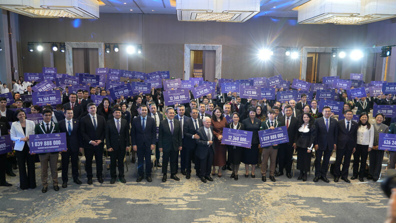 2,5 mlndan 1 mlrd so‘mgacha – 100 dan ortiq olimpiadachi o‘quvchilar pul mukofoti bilan taqdirlandi